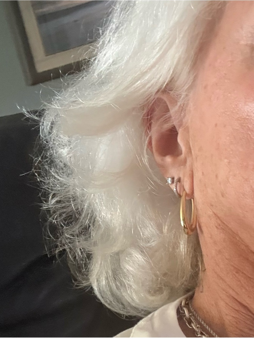14K yellow Gold Oval Hoop earrings with latch backs. - Picture 10 of 11